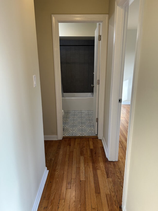 Building Photo - 1002 Parkwood Dr