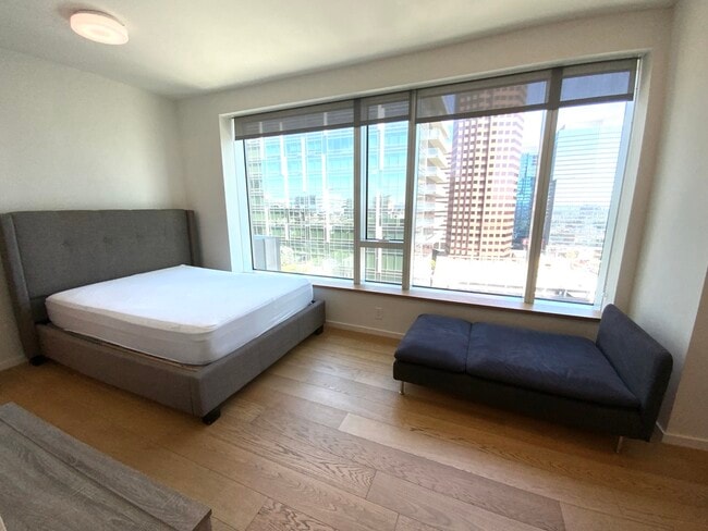 Building Photo - 889 Francisco St