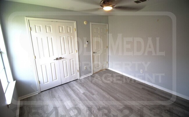 Building Photo - Beautiful 3-bed, 2-bath home now available...