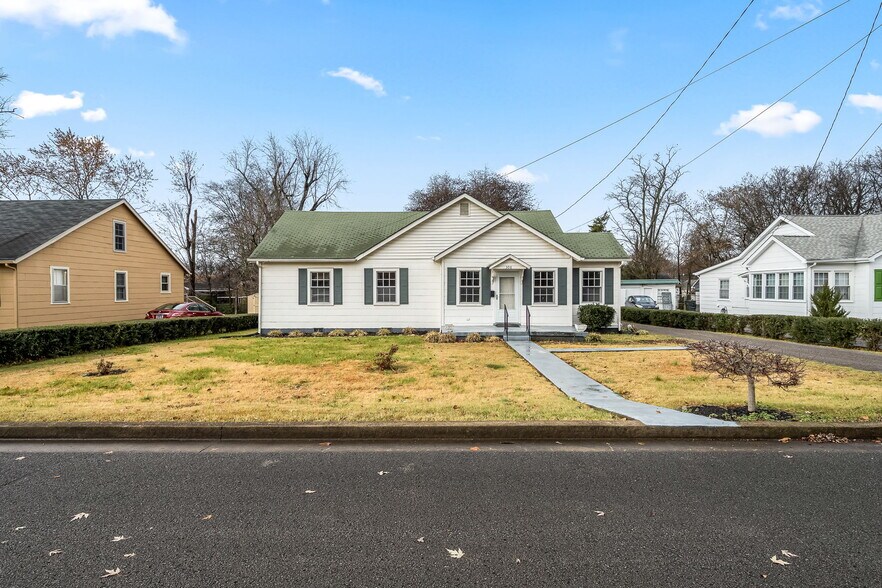 Building Photo - 308 1st Ave