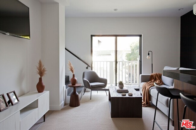 Primary Photo - 1238 W 30th St