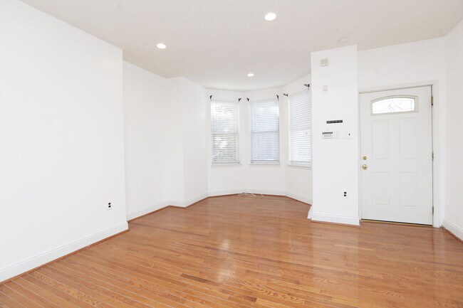 Building Photo - 2421 Christian St