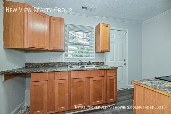 Building Photo - 301 Seldon Dr