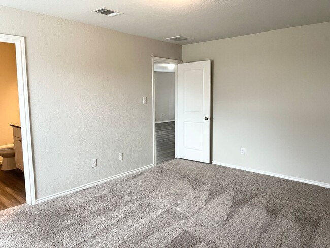 Building Photo - 8907 Lamus Wheel