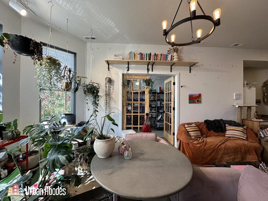 Building Photo - 841 N Mozart St