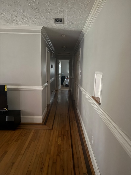 Building Photo - 2016 Cleburne Pkwy