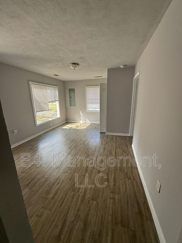 Building Photo - 2343 Huggins St