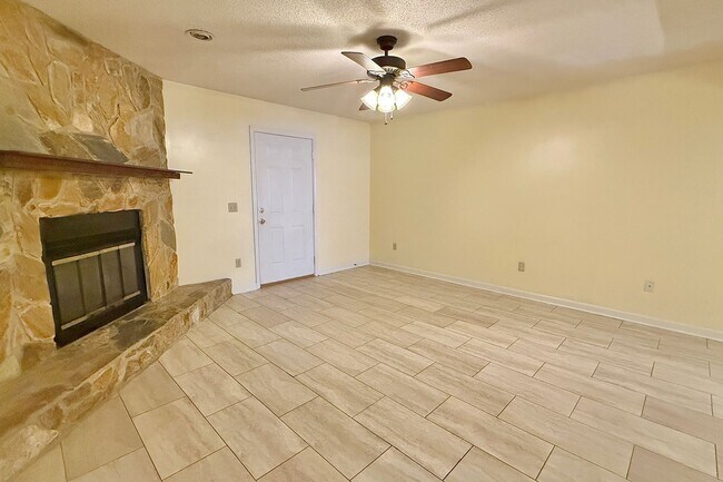 Building Photo - $500 RENT CREDIT | AVAILABLE NOW! | ONLY PAY ELECTRIC! | (Pets Considered)
