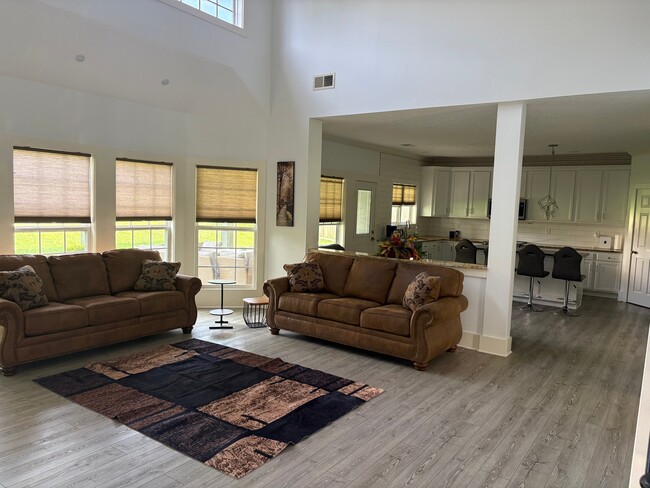 Building Photo - 413 Courchelle Dr