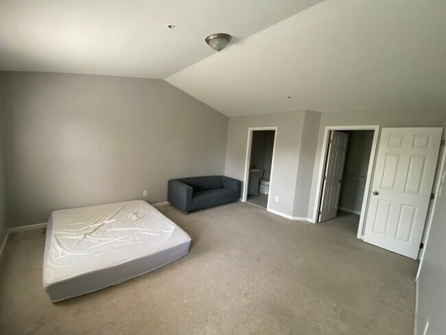 Building Photo - Condo In Manassas 2BR/2BA