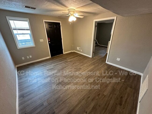 Building Photo - 300 Hill St