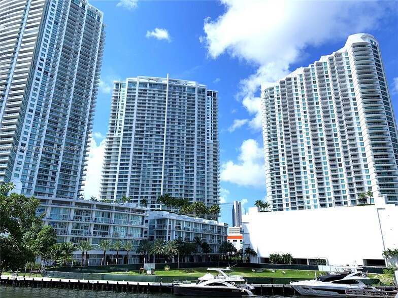 Primary Photo - 350 S Miami Ave