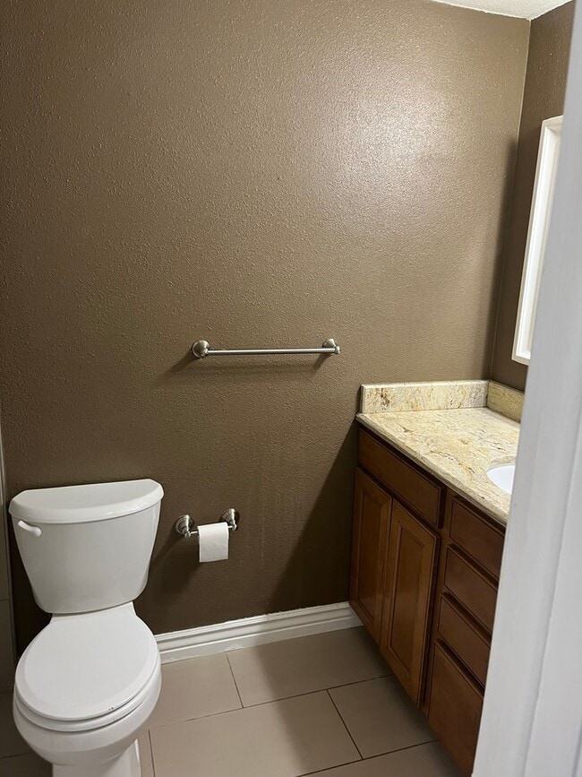 Building Photo - REDUCED PRICE! Beautiful 4bd 3bth Home Move In Ready!