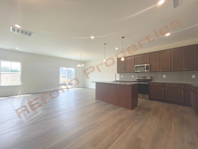Building Photo - Gorgeous 5 Bedroom, 2.5 Bath Home with Fir...