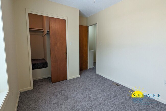 Building Photo - Adorable 2 Bedroom Townhouse located in Fort Walton Beach!