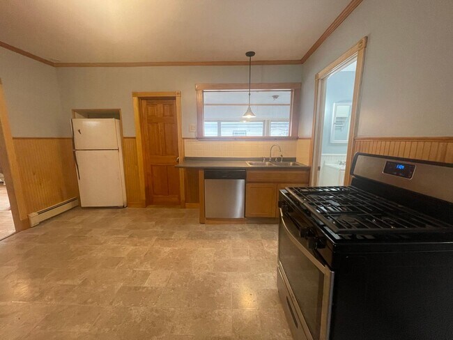 Building Photo - 345 Houghton St