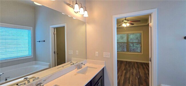 Building Photo - 631 Justins Pl Ln