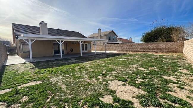 Building Photo - (APPLICATION PENDING) East Lancaster Home