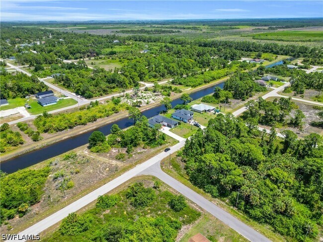 Building Photo - 1229 Augusta St E