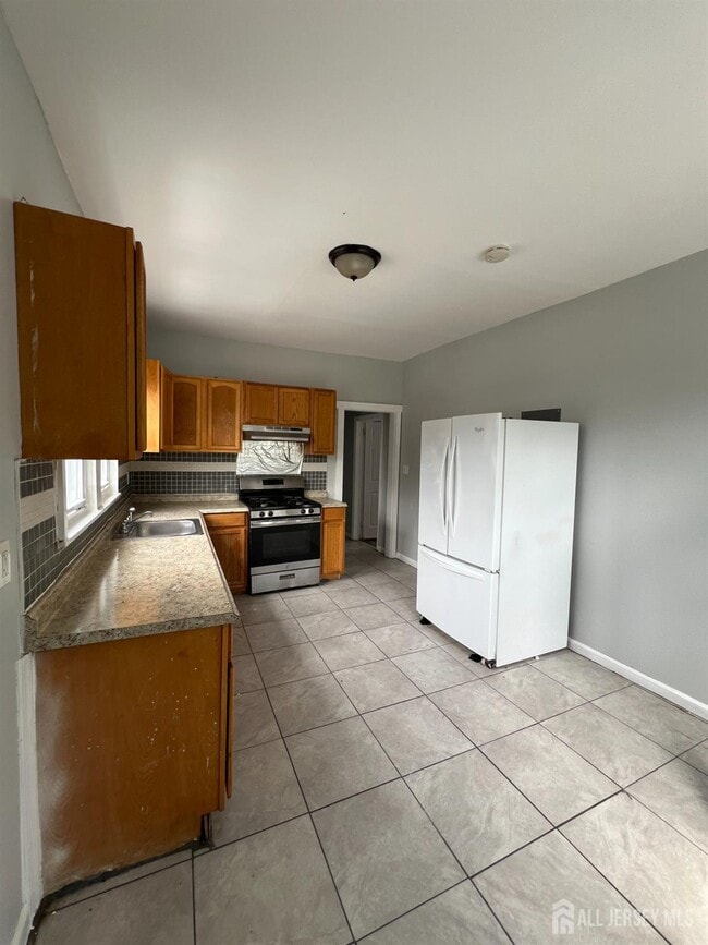 Building Photo - 498 Norwood St