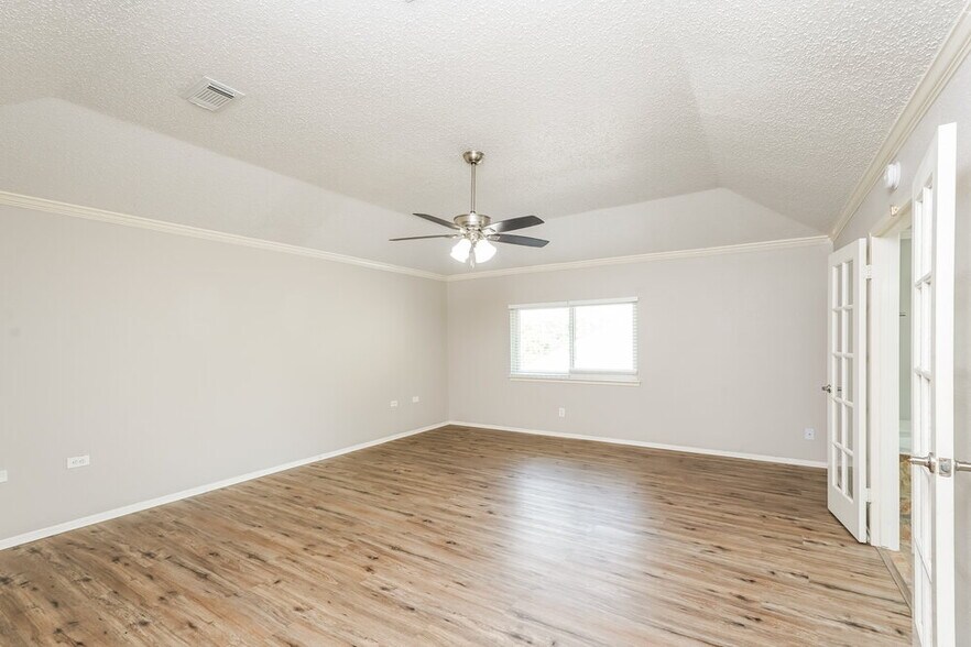 Building Photo - 1506 Newmark Dr