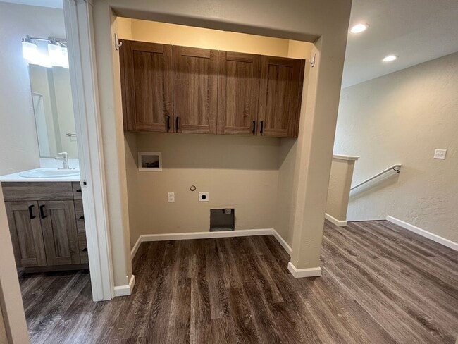 Building Photo - 3-Bed Home with Garage & Fenced Yard in Pr...