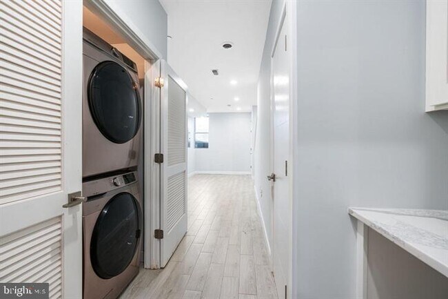 Building Photo - 1752 N Marshall St