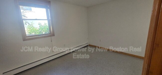 Building Photo - 120 Savage St