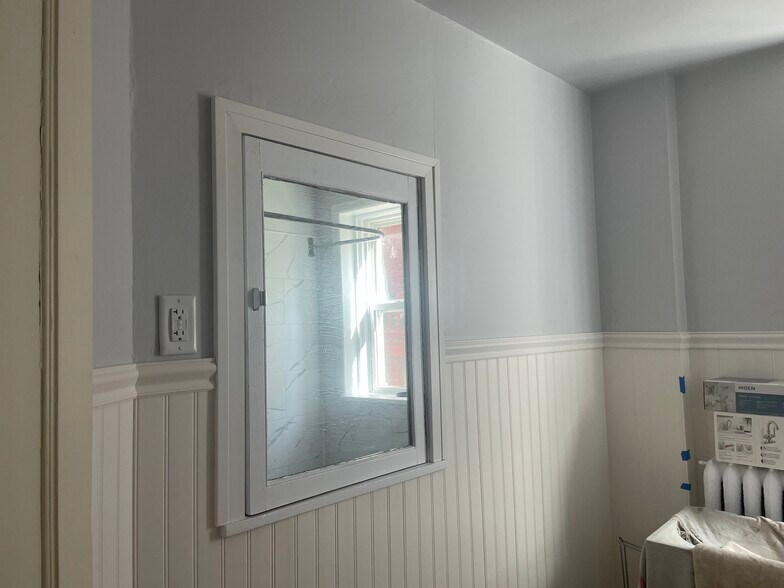 Bathroom - 319 N 4th Ave W