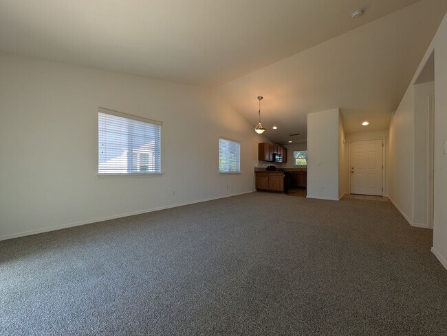 Building Photo - Nice 3-Bedroom, 2-Bath Home In The Thurston Area Of Springfield!