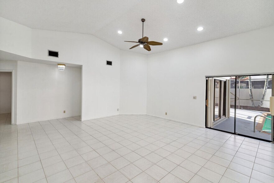 Building Photo - 7842 Villa Nova Dr