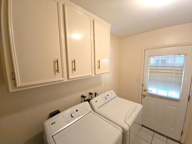Building Photo - 12702 Ravensway Dr