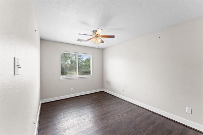 Building Photo - 7419 Ravenswood