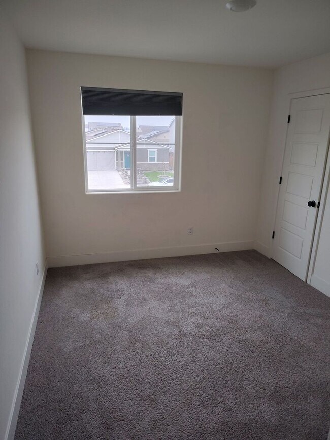 Building Photo - Spacious 5-Bedroom, 4-Bathroom House with Mother-in-Law Suite in SE Bakersfield