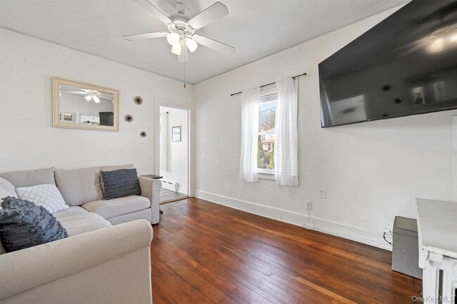 Building Photo - 108 E Devonia Ave