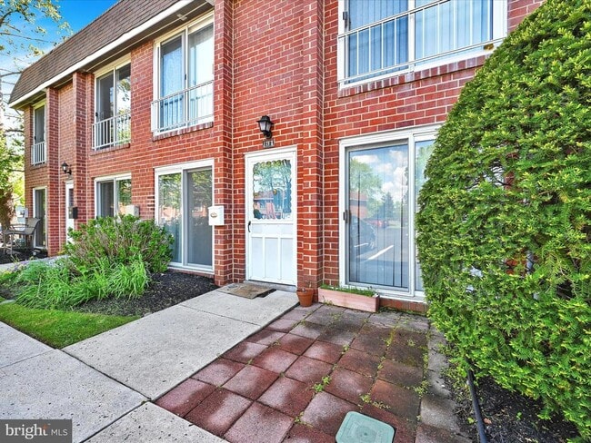 Primary Photo - 212 Saratoga Ct