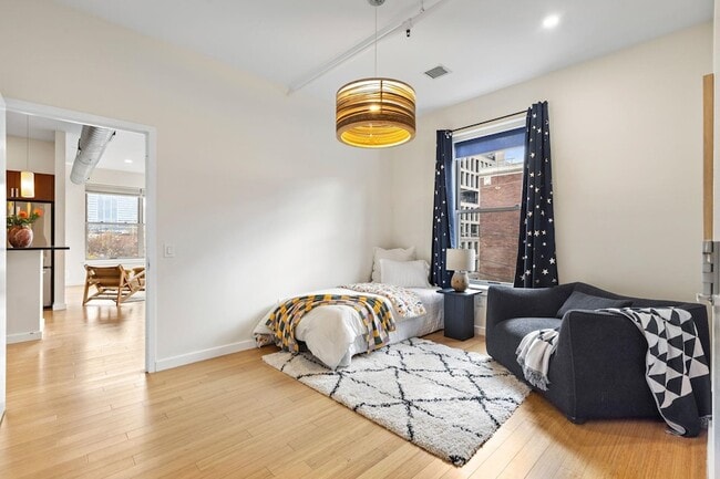 Building Photo - 234 10th St