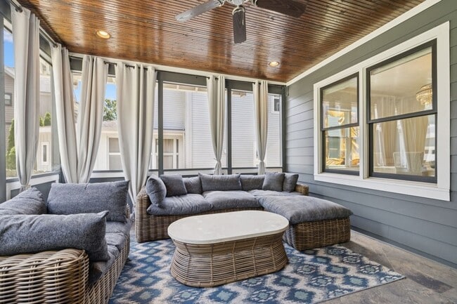 Building Photo - 2310 Vaulx Ln