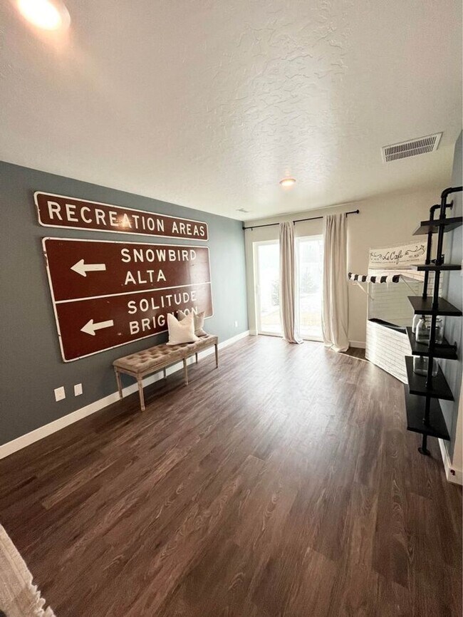 Building Photo - Lovely home for rent in Saratoga Springs.  (Pet Friendly)