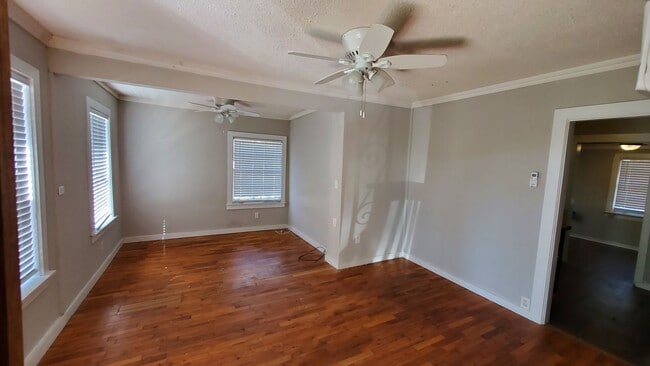 Building Photo - 104 W 76th St