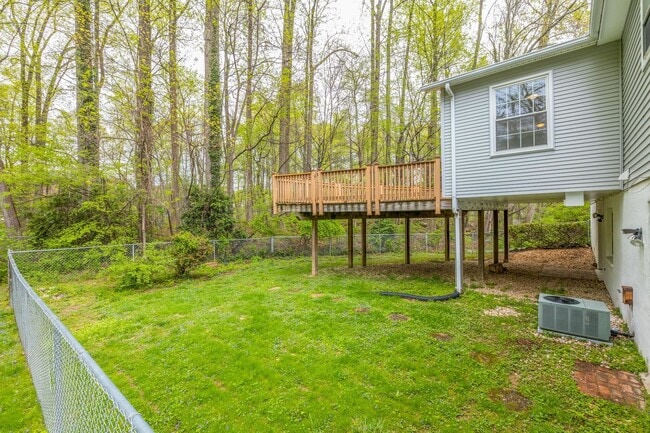 Building Photo - 3303 Spring Lake Ct