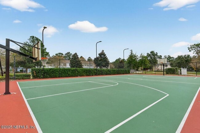 Building Photo - 411 Walnut Dr