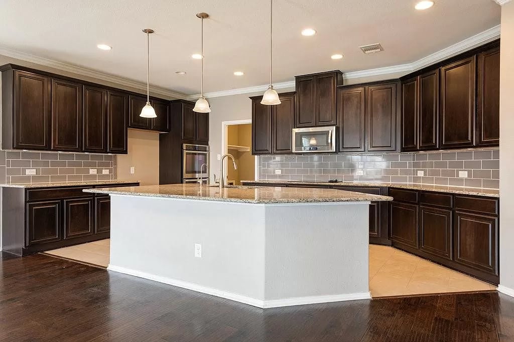 Building Photo - Room in House on Calla Lily Boulevard