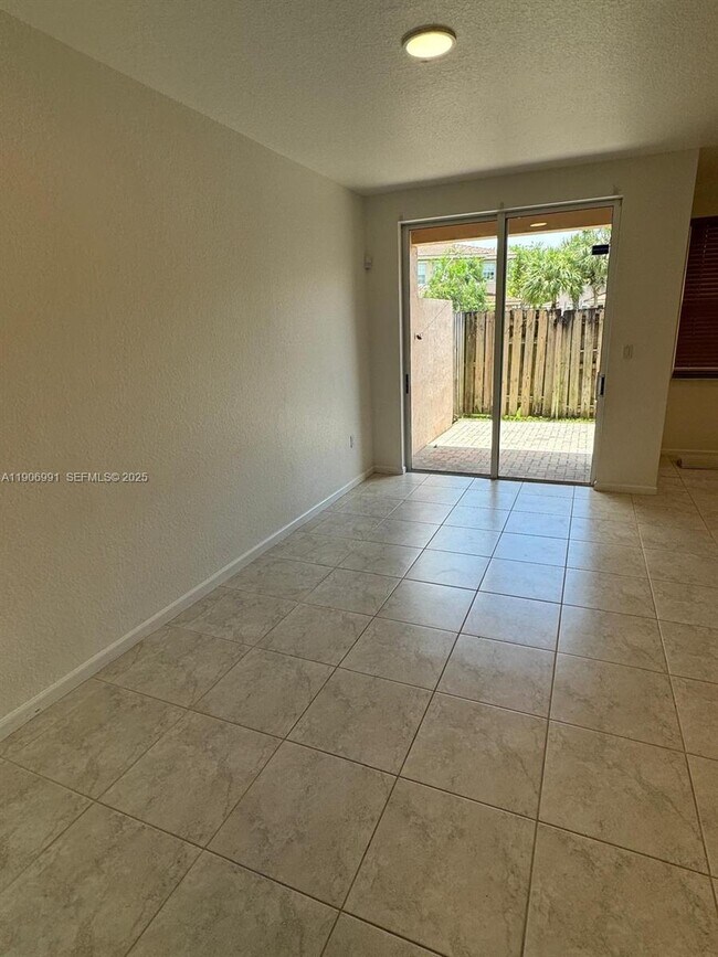 Building Photo - 297 Las Brisas Cir