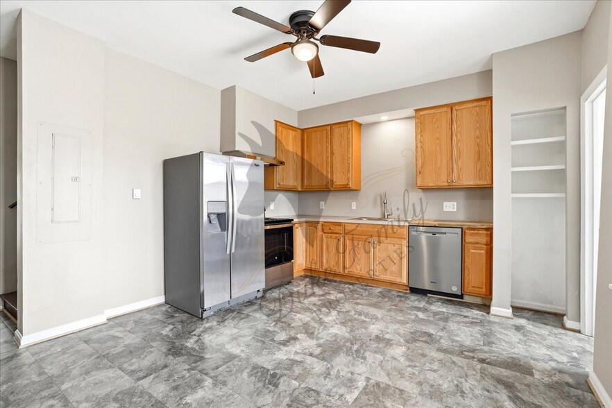 Building Photo - 608 N Queen St