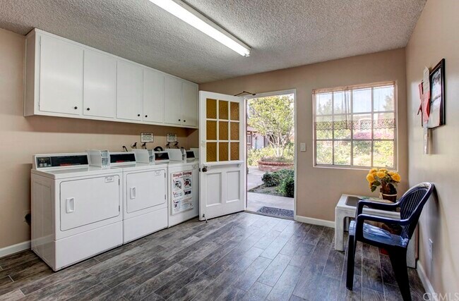 Common Laundry Room - 8130 Redlands St