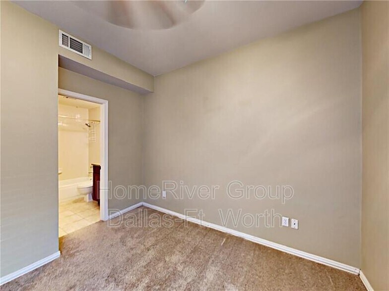 Building Photo - 4104 N Hall St