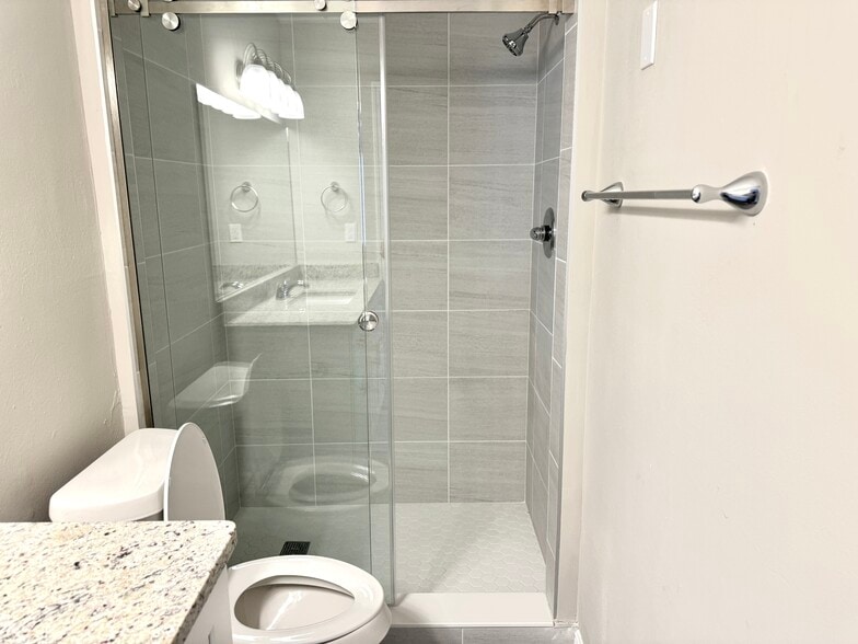 Building Photo - 6054 Amberly Ct