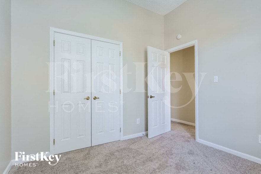 Building Photo - 6223 Rosebriar Ln