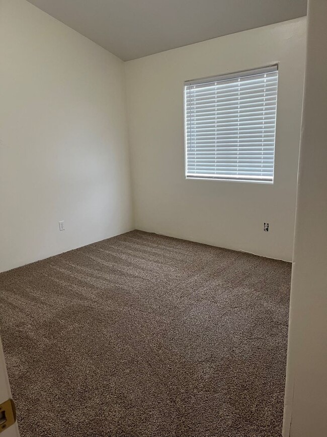 Building Photo - 5002 Canyon Peak Dr